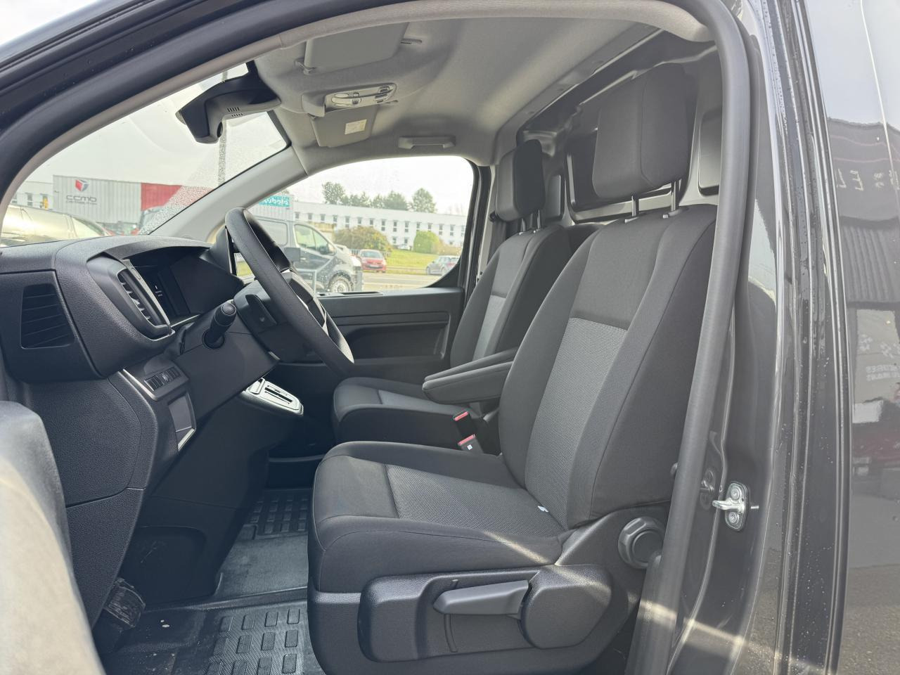 Citroen Jumpy 2 PLACES XL 2.0 BLUEHDI 180CH S&S PACK PREMIUM CONNECT EAT8 - כלי רכב מסחרי עם לוח: תמונה 4 Citroen Jumpy 2 PLACES XL 2.0 BLUEHDI 180CH S&S PACK PREMIUM CONNECT EAT8 - כלי רכב מסחרי עם לוח: תמונה 4