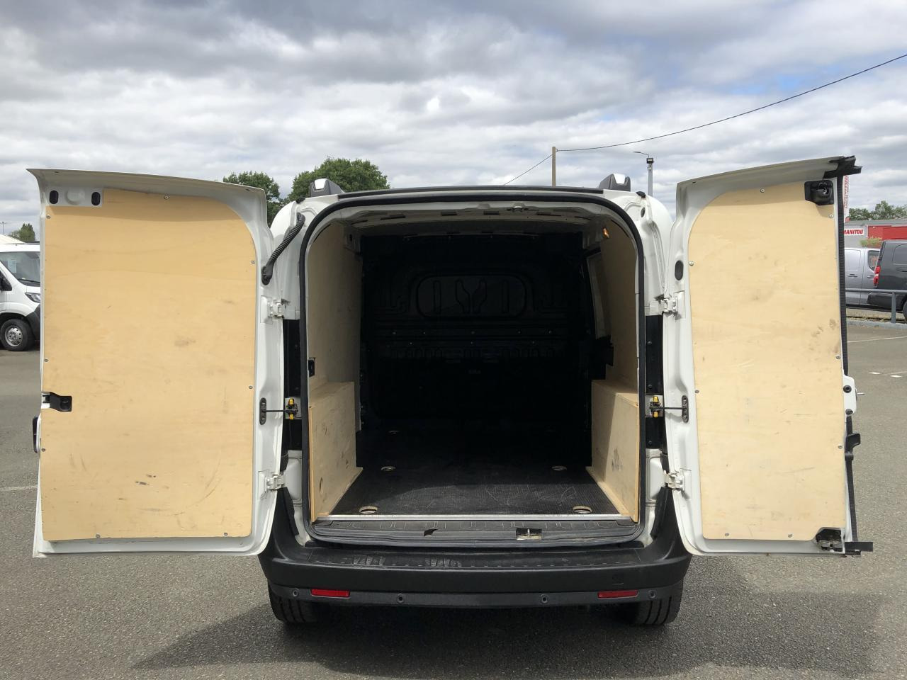 Fiat Doblo Cargo MAXI 1.6 MULTIJET 105CH 1005KG BUSINESS - כלי רכב מסחרי עם לוח: תמונה 2 Fiat Doblo Cargo MAXI 1.6 MULTIJET 105CH 1005KG BUSINESS - כלי רכב מסחרי עם לוח: תמונה 2