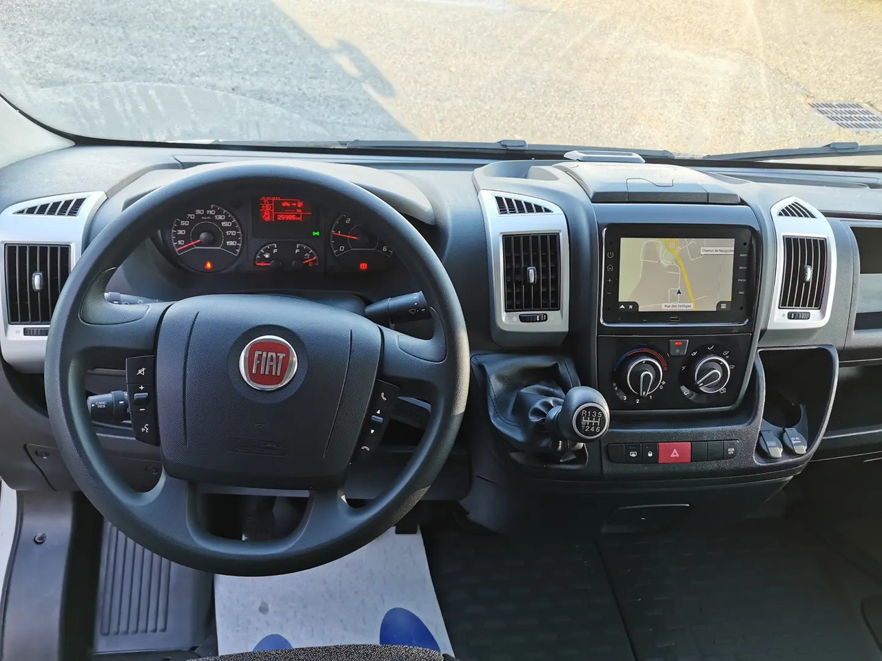 Fiat Ducato 3.5 L H3-POWER 140CH MAXI HEAVY DUTY CAISSE 20M³ + HAYON 750KG + AUVENT PACK PRO - כלי רכב מסחרי עם תיבה: תמונה 4 Fiat Ducato 3.5 L H3-POWER 140CH MAXI HEAVY DUTY CAISSE 20M³ + HAYON 750KG + AUVENT PACK PRO - כלי רכב מסחרי עם תיבה: תמונה 4