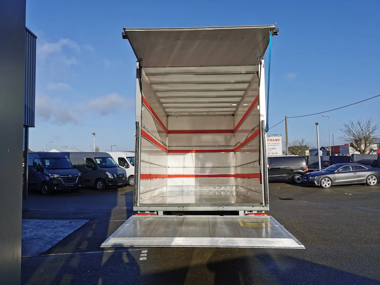 Fiat Ducato 3.5 L H3-POWER 140CH MAXI HEAVY DUTY CAISSE 20M³ + HAYON 750KG + AUVENT PACK PRO - כלי רכב מסחרי עם תיבה: תמונה 3 Fiat Ducato 3.5 L H3-POWER 140CH MAXI HEAVY DUTY CAISSE 20M³ + HAYON 750KG + AUVENT PACK PRO - כלי רכב מסחרי עם תיבה: תמונה 3