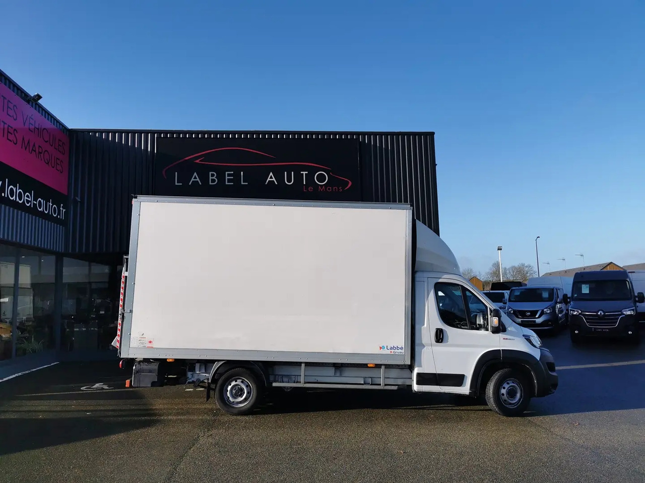 Fiat Ducato 3.5 L H3-POWER 140CH MAXI HEAVY DUTY CAISSE 20M³ + HAYON 750KG + AUVENT PACK PRO - כלי רכב מסחרי עם תיבה: תמונה 1 Fiat Ducato 3.5 L H3-POWER 140CH MAXI HEAVY DUTY CAISSE 20M³ + HAYON 750KG + AUVENT PACK PRO - כלי רכב מסחרי עם תיבה: תמונה 1