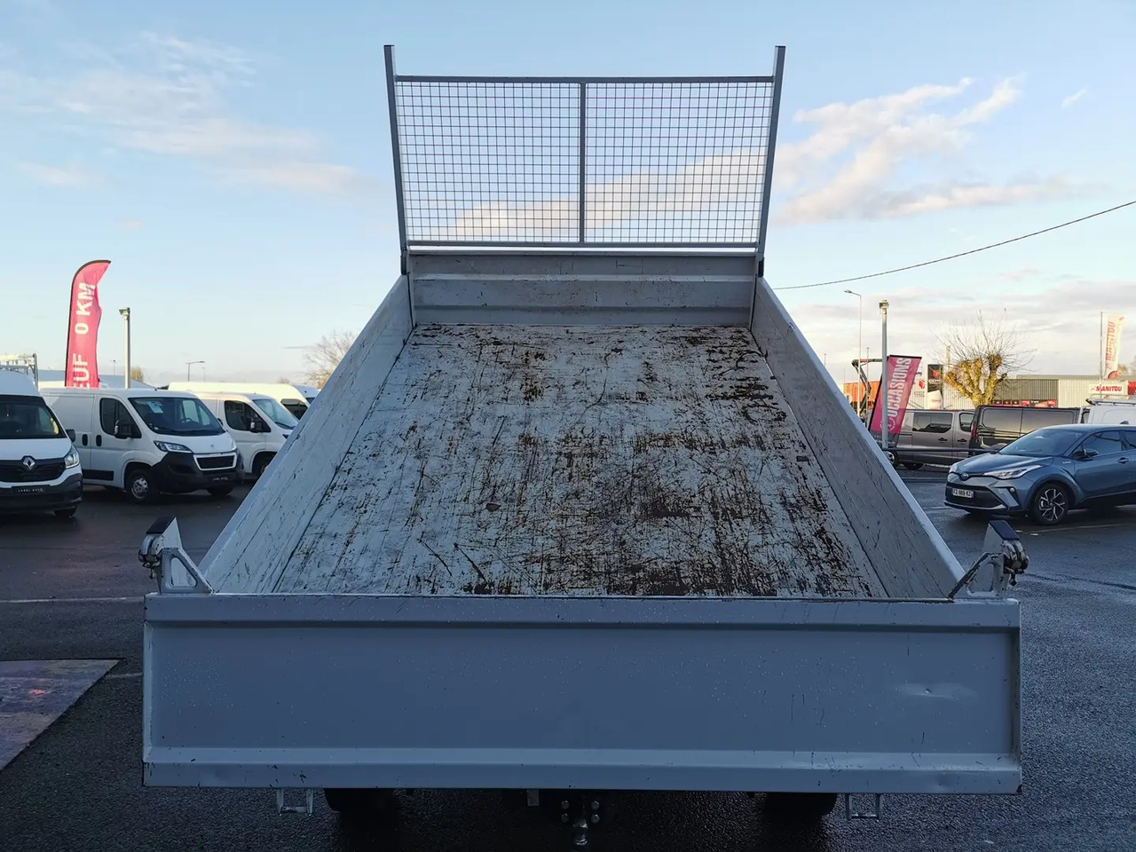 Fiat Ducato 3.5 MAXI L 2.3 MULTIJET 130CH PACK PRO NAV + COFFRE - כלי רכב מסחרי מזהיר: תמונה 3 Fiat Ducato 3.5 MAXI L 2.3 MULTIJET 130CH PACK PRO NAV + COFFRE - כלי רכב מסחרי מזהיר: תמונה 3