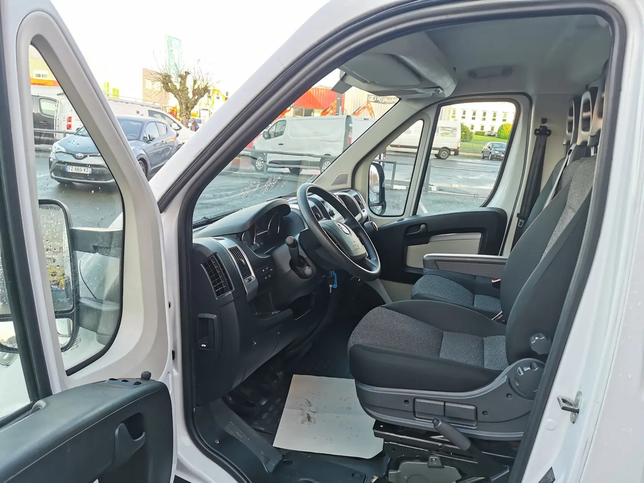 Fiat Ducato 3.5 MAXI L 2.3 MULTIJET 130CH PACK PRO NAV + COFFRE - כלי רכב מסחרי מזהיר: תמונה 5 Fiat Ducato 3.5 MAXI L 2.3 MULTIJET 130CH PACK PRO NAV + COFFRE - כלי רכב מסחרי מזהיר: תמונה 5