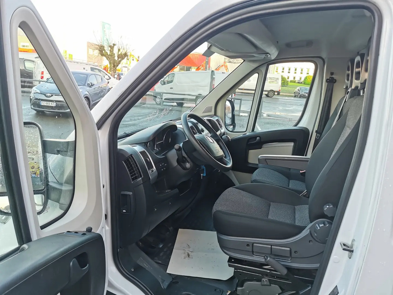 Fiat Ducato 3.5 MAXI L 2.3 MULTIJET 160CH ACIER PACK PRO NAV + COFFRE JPM E6D - כלי רכב מסחרי מזהיר: תמונה 5 Fiat Ducato 3.5 MAXI L 2.3 MULTIJET 160CH ACIER PACK PRO NAV + COFFRE JPM E6D - כלי רכב מסחרי מזהיר: תמונה 5