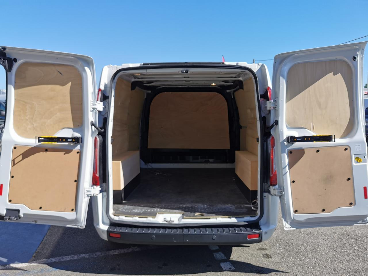 Ford Transit Custom 2.0 ECOBLUE MHEV - 130CH TREND BUSINESS - כלי רכב מסחרי קטן: תמונה 3 Ford Transit Custom 2.0 ECOBLUE MHEV - 130CH TREND BUSINESS - כלי רכב מסחרי קטן: תמונה 3