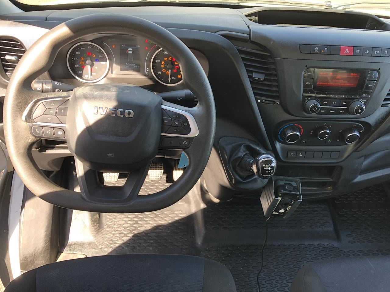 IVECO Daily 35C14 3T5 BENNE + COFFRE RJ 2.3L 140CH - כלי רכב מסחרי מזהיר: תמונה 4 IVECO Daily 35C14 3T5 BENNE + COFFRE RJ 2.3L 140CH - כלי רכב מסחרי מזהיר: תמונה 4
