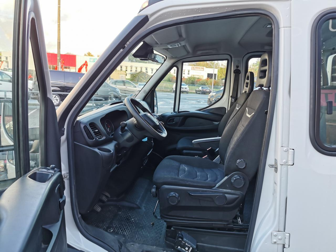 IVECO daily 35C14 BENNE COFFRE DOUBLE CABINE 6 places - כלי רכב מסחרי מזהיר: תמונה 5 IVECO daily 35C14 BENNE COFFRE DOUBLE CABINE 6 places - כלי רכב מסחרי מזהיר: תמונה 5