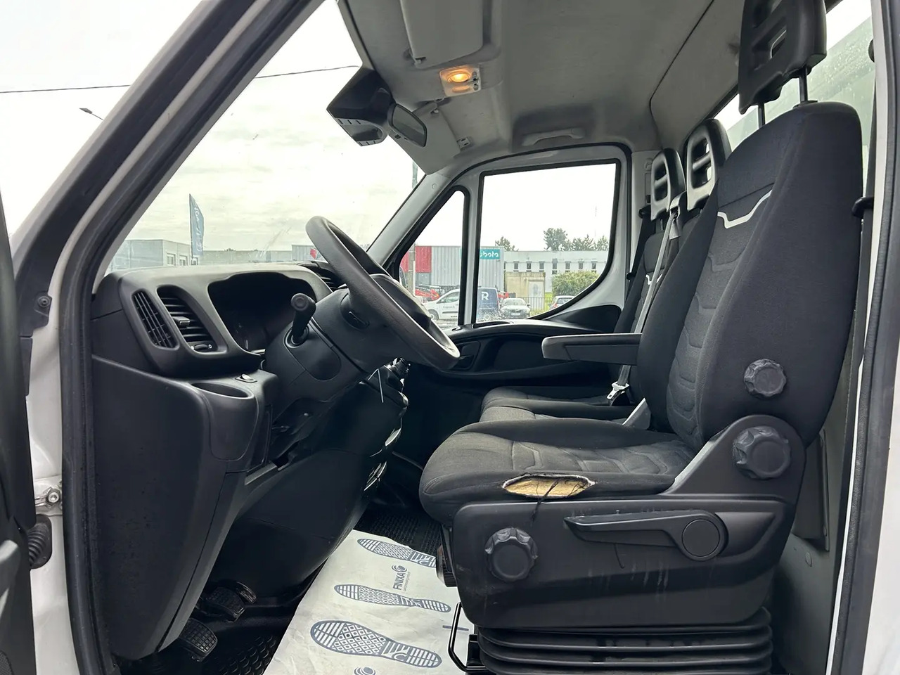 Iveco Daily 35C14 D EMPATTEMENT 3750 - כלי רכב מסחרי מזהיר: תמונה 5 Iveco Daily 35C14 D EMPATTEMENT 3750 - כלי רכב מסחרי מזהיר: תמונה 5