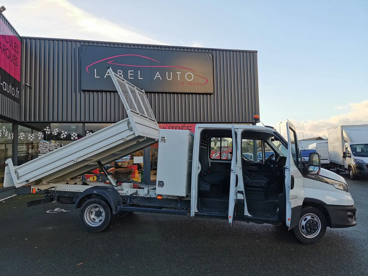 Iveco Daily 35C14H EMPATTEMENT 3750 - כלי רכב מסחרי מזהיר, כלי רכב מסחרי קומבי: תמונה 1 Iveco Daily 35C14H EMPATTEMENT 3750 - כלי רכב מסחרי מזהיר, כלי רכב מסחרי קומבי: תמונה 1