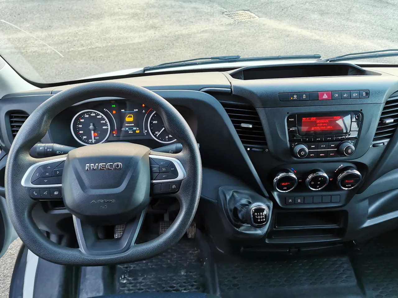 Iveco Daily 35C14H EMPATTEMENT 3750 - כלי רכב מסחרי מזהיר, כלי רכב מסחרי קומבי: תמונה 4 Iveco Daily 35C14H EMPATTEMENT 3750 - כלי רכב מסחרי מזהיר, כלי רכב מסחרי קומבי: תמונה 4