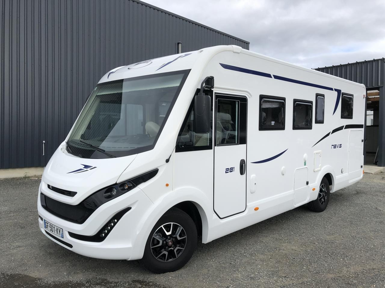 MC LOUIS NEVIS 281 - רכב ממונע משולב: תמונה 1 MC LOUIS NEVIS 281 - רכב ממונע משולב: תמונה 1