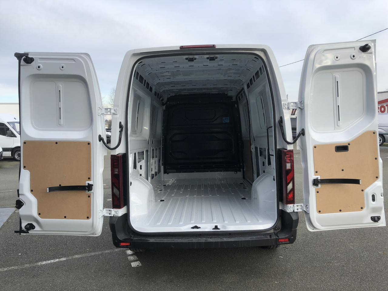 Nissan Interstar L3H2 3T5 2.0 DCI 150CH EURO6E N-CONNECTA GARANTIE 5 ANS ! - כלי רכב מסחרי עם לוח: תמונה 2 Nissan Interstar L3H2 3T5 2.0 DCI 150CH EURO6E N-CONNECTA GARANTIE 5 ANS ! - כלי רכב מסחרי עם לוח: תמונה 2