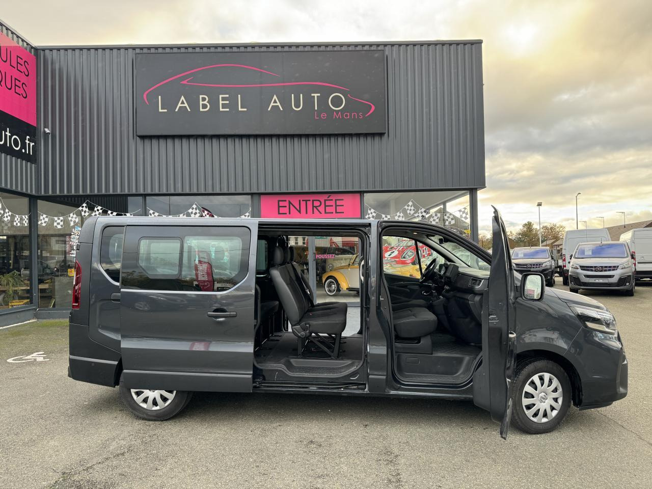 Nissan NV300 N-Connecta 3.0t L2H1 2.0 dCi - 150 - Stop/Start COMBI Combi L2H1 PHASE 2 - מכונית: תמונה 1 Nissan NV300 N-Connecta 3.0t L2H1 2.0 dCi - 150 - Stop/Start COMBI Combi L2H1 PHASE 2 - מכונית: תמונה 1