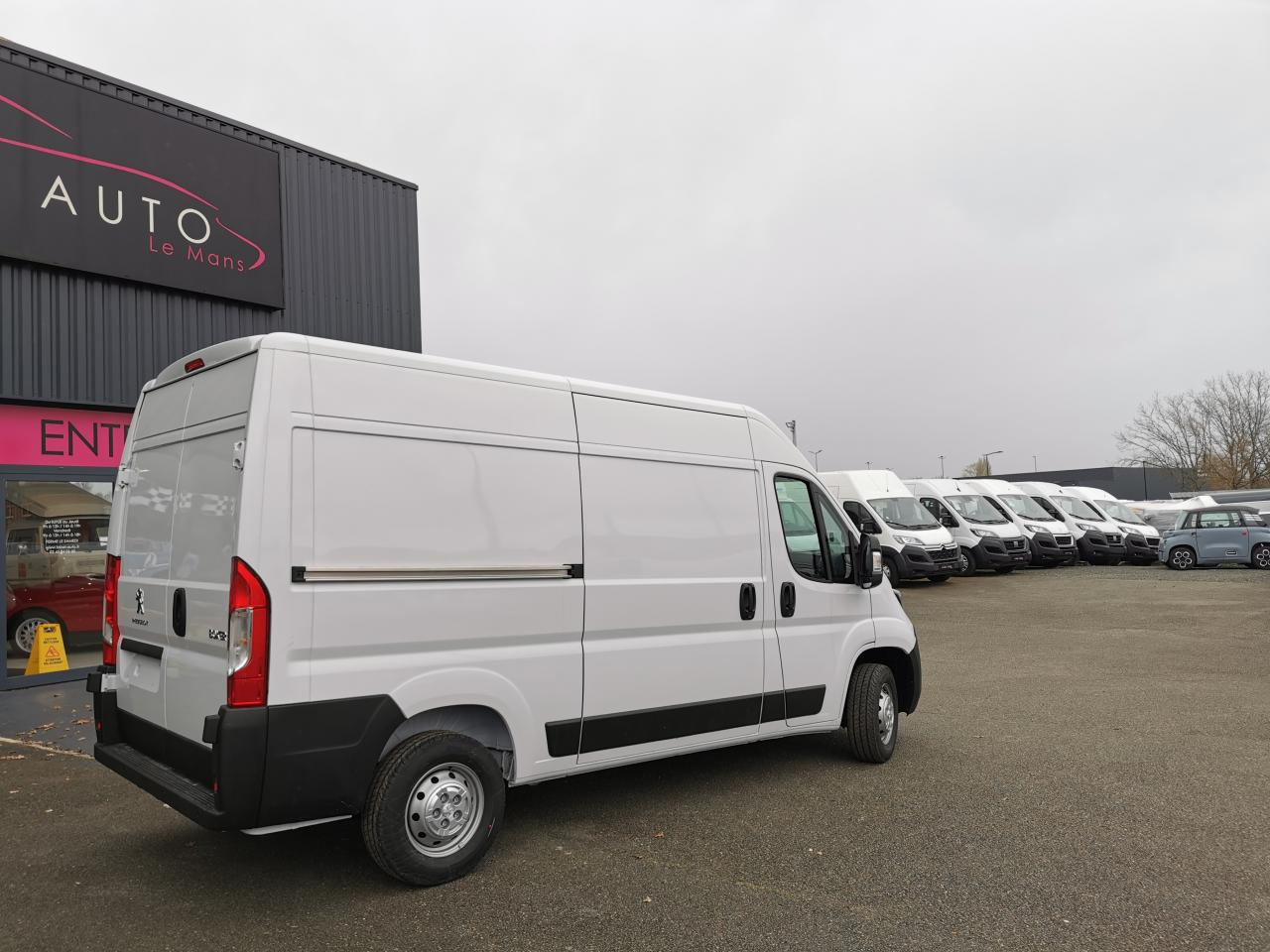 חָדָשׁ כלי רכב מסחרי עם לוח PEUGEOT Boxer 3.5t L2H2 2.2 HDi S&S Maxi - 140  III FOURGON TOLE Fourgon Tolé 435 L2H2 PHASE 3: תמונה 6