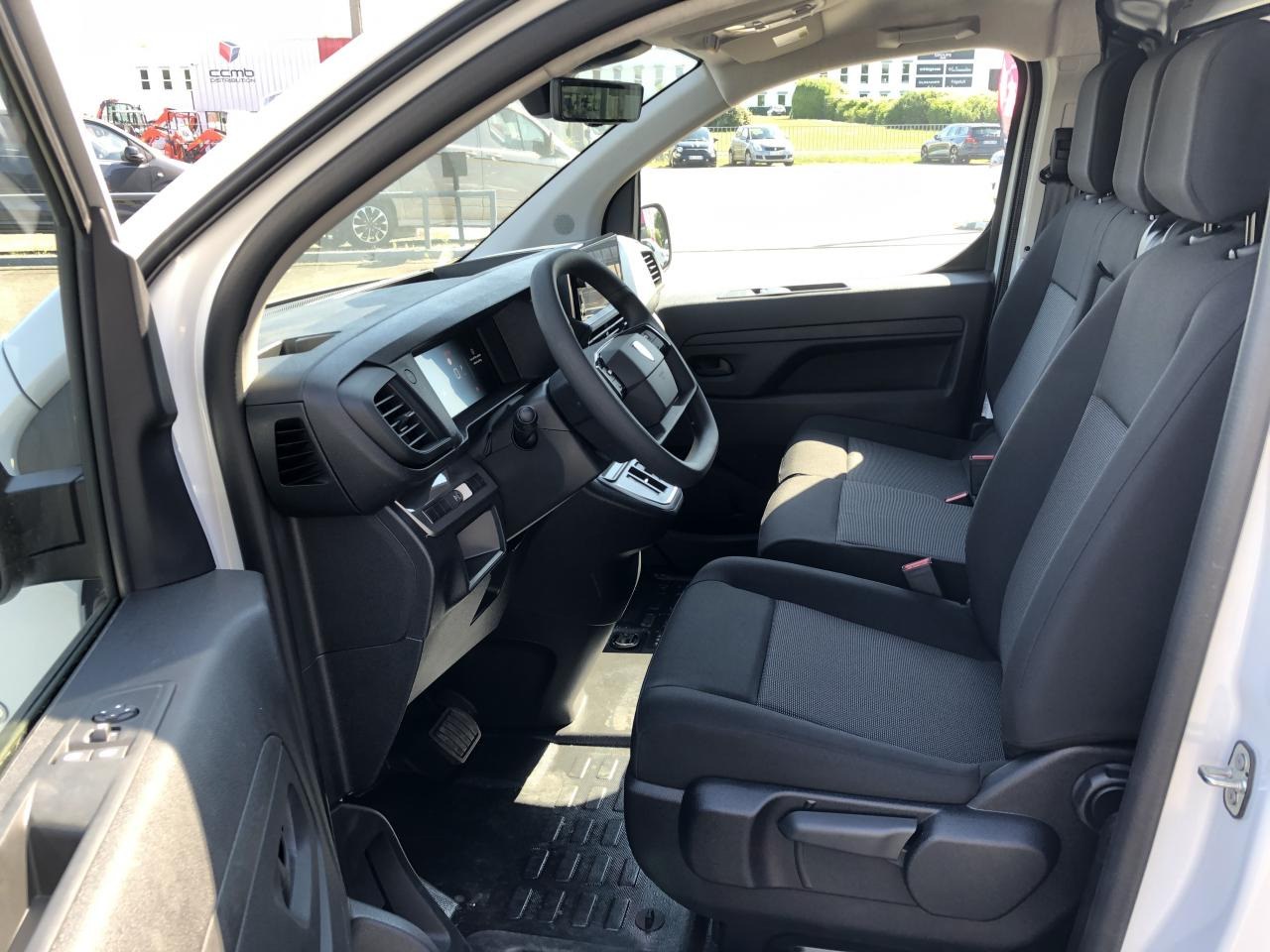 PEUGEOT Expert M 2.0 BlueHDi - 145 S&S - BV EAT8  III FOURGON Fourgon PHASE 2 - כלי רכב מסחרי עם לוח: תמונה 5 PEUGEOT Expert M 2.0 BlueHDi - 145 S&S - BV EAT8  III FOURGON Fourgon PHASE 2 - כלי רכב מסחרי עם לוח: תמונה 5