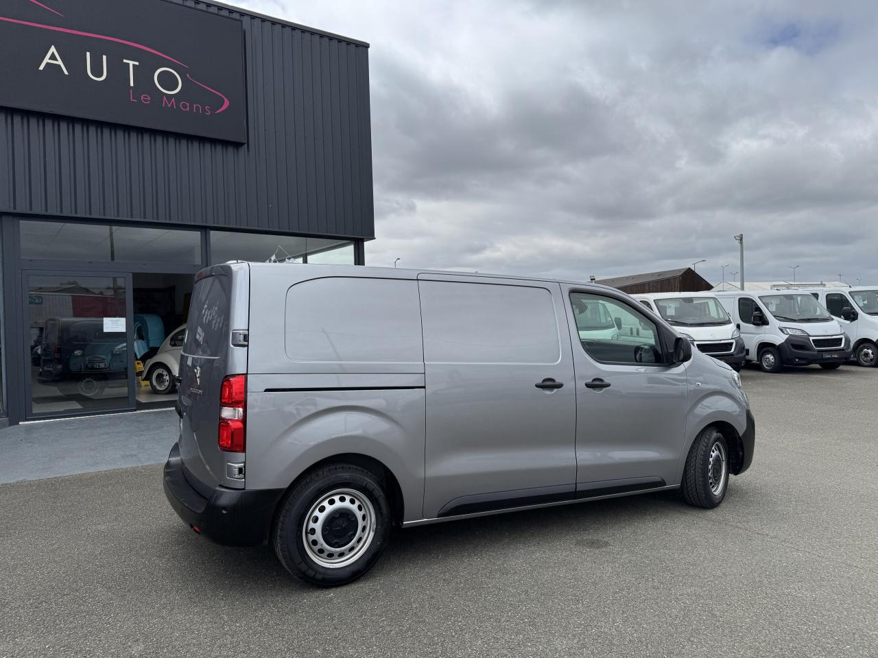 PEUGEOT Expert Standard 2.0 BlueHDI -180CH EAT8 ASPHALT - כלי רכב מסחרי עם לוח: תמונה 5 PEUGEOT Expert Standard 2.0 BlueHDI -180CH EAT8 ASPHALT - כלי רכב מסחרי עם לוח: תמונה 5