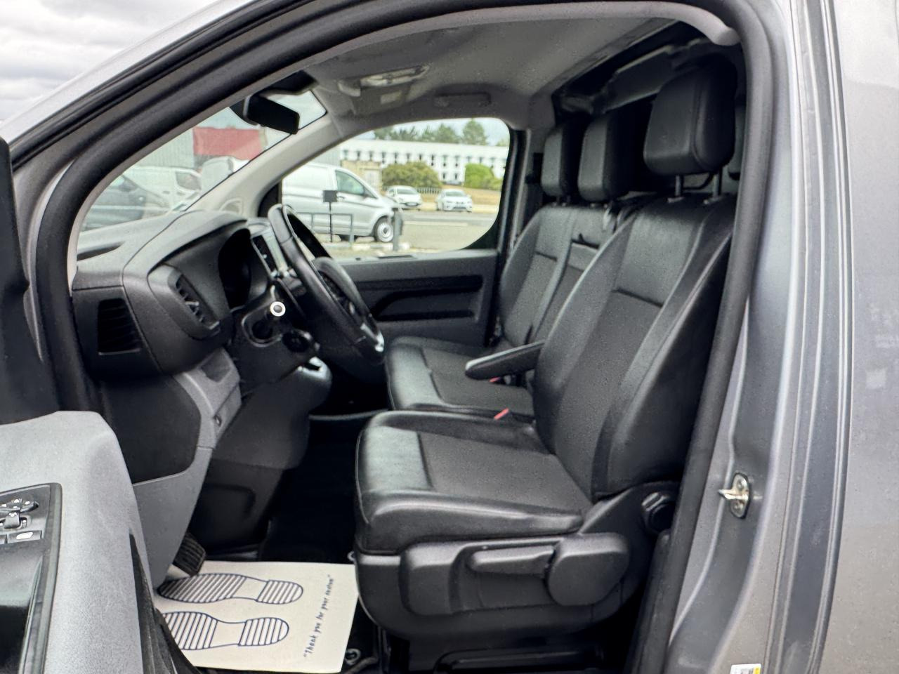 PEUGEOT Expert Standard 2.0 BlueHDI -180CH EAT8 ASPHALT - כלי רכב מסחרי עם לוח: תמונה 4 PEUGEOT Expert Standard 2.0 BlueHDI -180CH EAT8 ASPHALT - כלי רכב מסחרי עם לוח: תמונה 4
