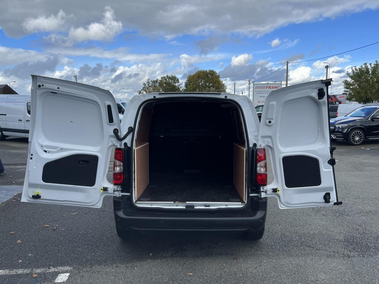 PEUGEOT PARTNER M 650KG 1.5 HDI 100CH ASPHALT 3 PLACES - כלי רכב מסחרי עם לוח: תמונה 3 PEUGEOT PARTNER M 650KG 1.5 HDI 100CH ASPHALT 3 PLACES - כלי רכב מסחרי עם לוח: תמונה 3