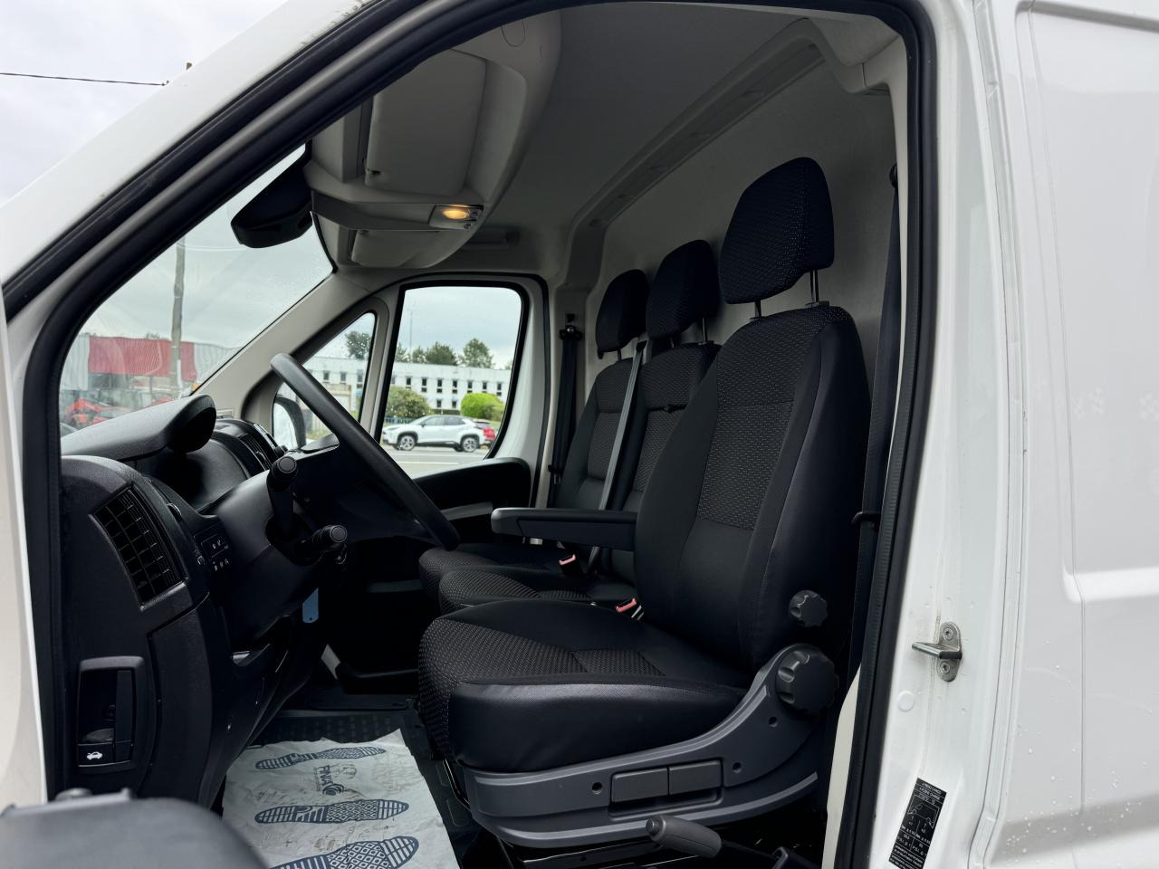 PEUGEOT boxer 333 L1H1 2.2 BLUEHDI S&S 140CH ASPHALT - כלי רכב מסחרי עם לוח: תמונה 4 PEUGEOT boxer 333 L1H1 2.2 BLUEHDI S&S 140CH ASPHALT - כלי רכב מסחרי עם לוח: תמונה 4