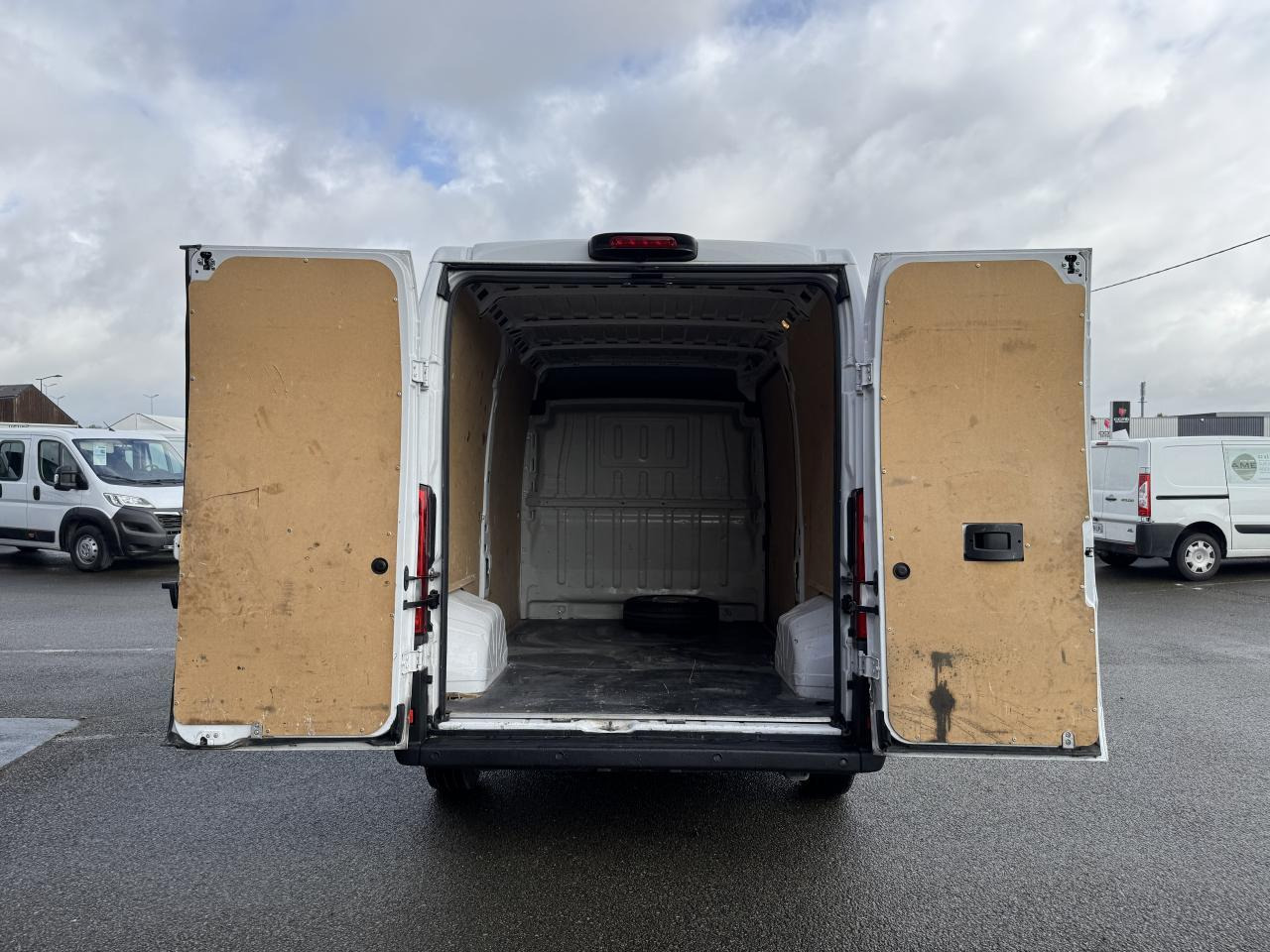 Peugeot Boxer 333 L2H2 2.2 BLUEHDI S&S 140CH ASPHALT - כלי רכב מסחרי עם לוח: תמונה 2 Peugeot Boxer 333 L2H2 2.2 BLUEHDI S&S 140CH ASPHALT - כלי רכב מסחרי עם לוח: תמונה 2