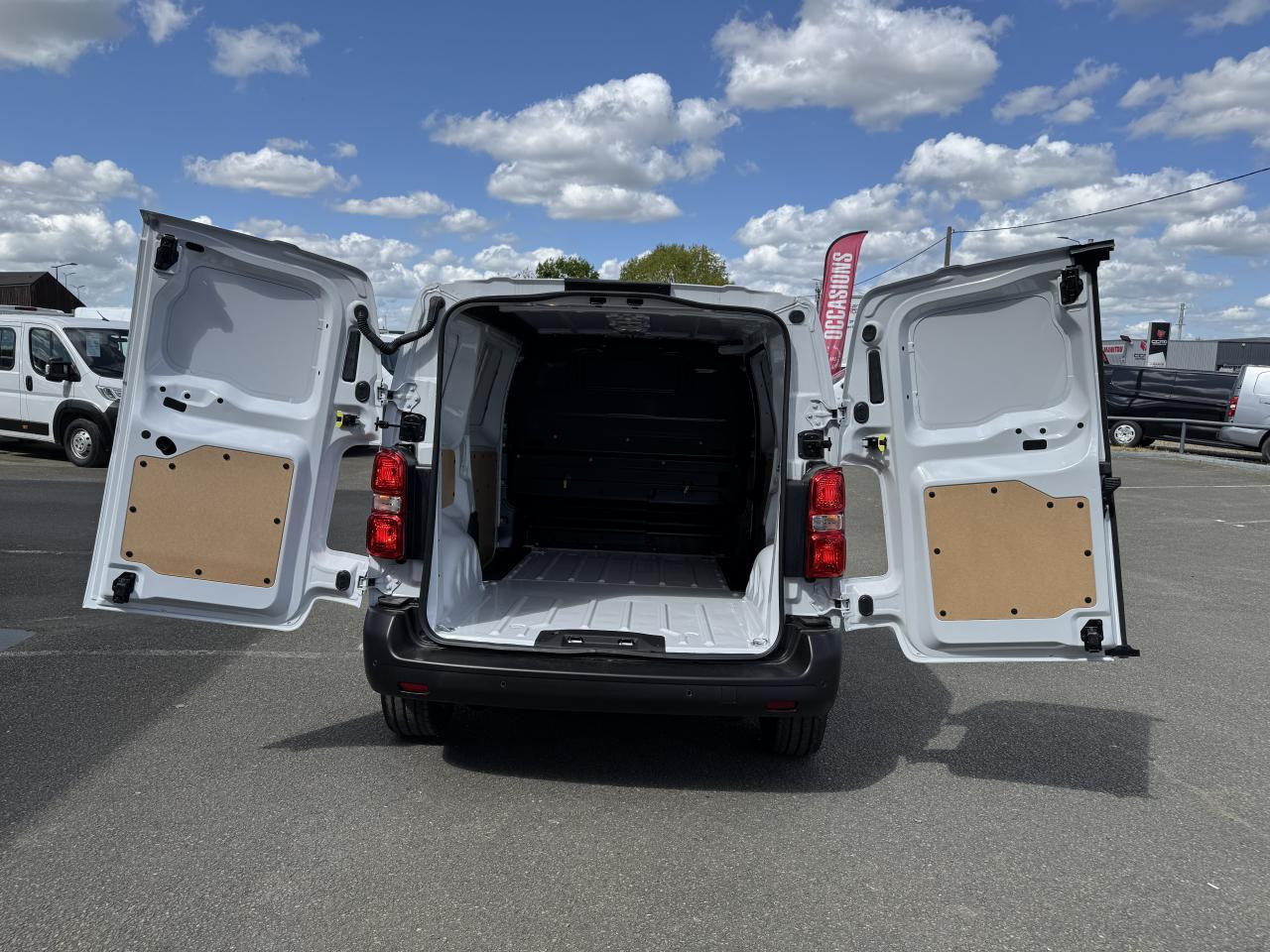 Peugeot Expert M 2.0 BLUEHDI 145CH PACK PREMIUM CONNECT - כלי רכב מסחרי עם לוח: תמונה 3 Peugeot Expert M 2.0 BLUEHDI 145CH PACK PREMIUM CONNECT - כלי רכב מסחרי עם לוח: תמונה 3