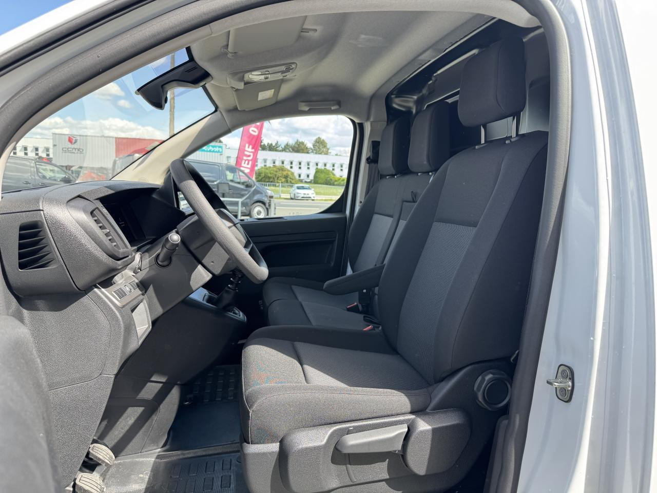 Peugeot Expert M 2.0 BLUEHDI 145CH PACK PREMIUM CONNECT - כלי רכב מסחרי עם לוח: תמונה 5 Peugeot Expert M 2.0 BLUEHDI 145CH PACK PREMIUM CONNECT - כלי רכב מסחרי עם לוח: תמונה 5