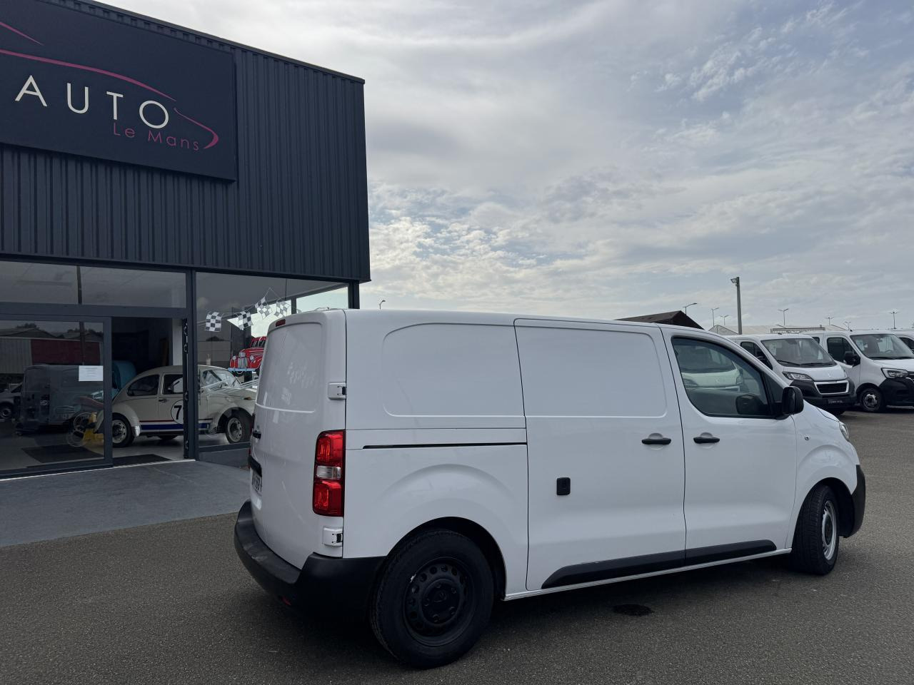 Peugeot Expert STANDARD 2.0 BLUEHDI 180CH S&S ASPHALT EAT8 - כלי רכב מסחרי עם לוח: תמונה 5 Peugeot Expert STANDARD 2.0 BLUEHDI 180CH S&S ASPHALT EAT8 - כלי רכב מסחרי עם לוח: תמונה 5