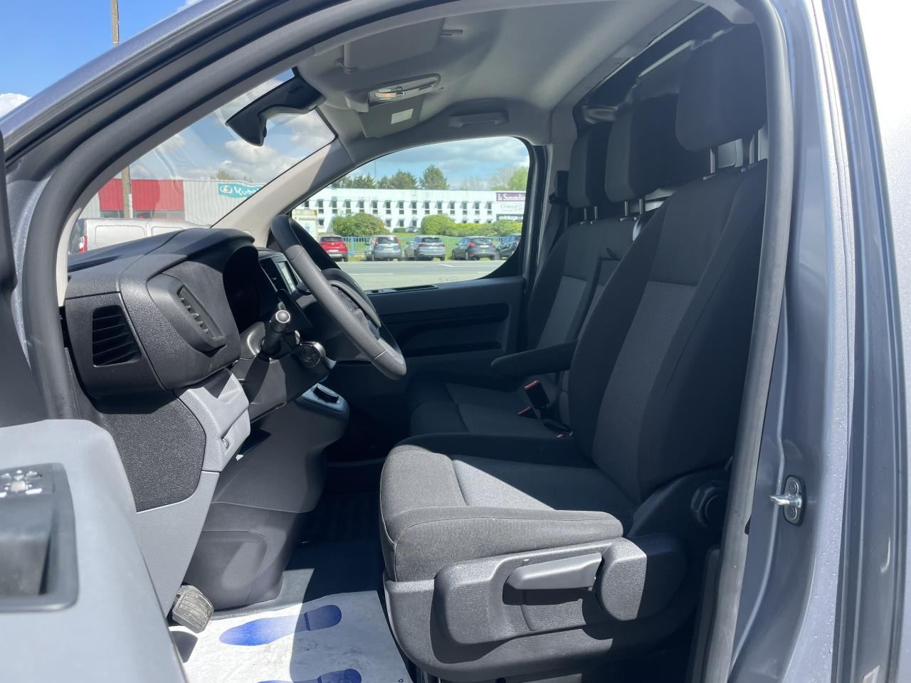 Peugeot Expert Standard 2.0 BlueHDI -180CH EAT8 ASPHALT - כלי רכב מסחרי עם לוח: תמונה 5 Peugeot Expert Standard 2.0 BlueHDI -180CH EAT8 ASPHALT - כלי רכב מסחרי עם לוח: תמונה 5