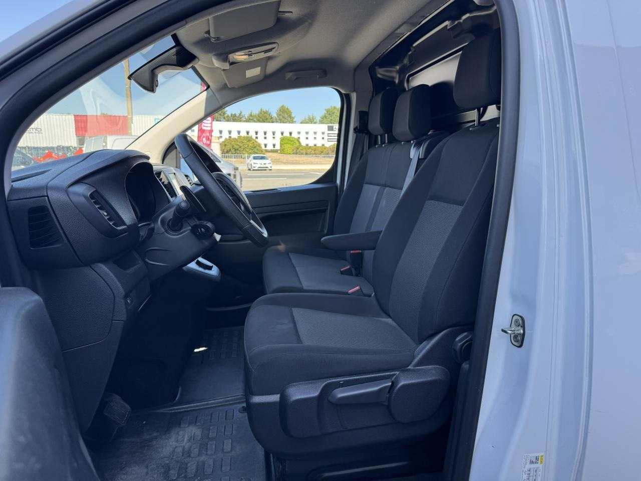 Peugeot Expert Standard 2.0 BlueHDi - 145 S&S - BV EAT8 III FOURGON Fourgon Asphalt PHASE 1 - כלי רכב מסחרי עם לוח: תמונה 4 Peugeot Expert Standard 2.0 BlueHDi - 145 S&S - BV EAT8 III FOURGON Fourgon Asphalt PHASE 1 - כלי רכב מסחרי עם לוח: תמונה 4