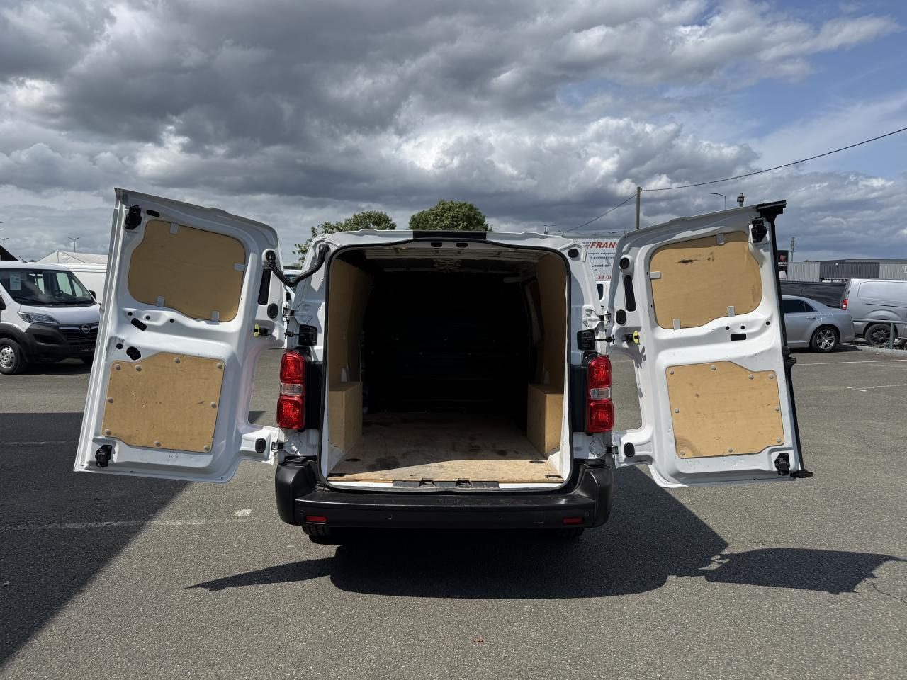 Peugeot Expert XL 2.0 BLUEHDI 145CH S&S PACK ASPHALT - כלי רכב מסחרי עם לוח: תמונה 2 Peugeot Expert XL 2.0 BLUEHDI 145CH S&S PACK ASPHALT - כלי רכב מסחרי עם לוח: תמונה 2