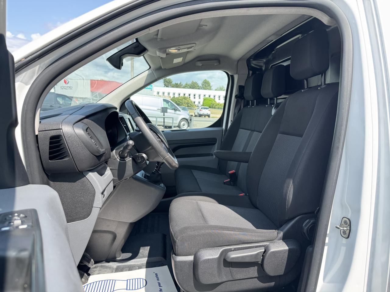 Peugeot Expert XL 2.0 BLUEHDI 145CH S&S PACK ASPHALT - כלי רכב מסחרי עם לוח: תמונה 4 Peugeot Expert XL 2.0 BLUEHDI 145CH S&S PACK ASPHALT - כלי רכב מסחרי עם לוח: תמונה 4
