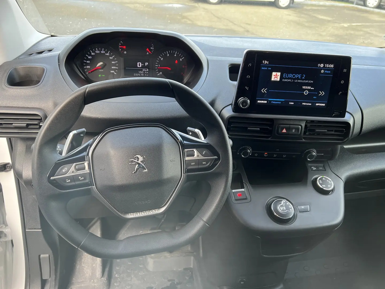 Peugeot Partner STANDARD 650KG BLUEHDI 130CH S&S ASPHALT EAT8 - כלי רכב מסחרי עם לוח: תמונה 4 Peugeot Partner STANDARD 650KG BLUEHDI 130CH S&S ASPHALT EAT8 - כלי רכב מסחרי עם לוח: תמונה 4