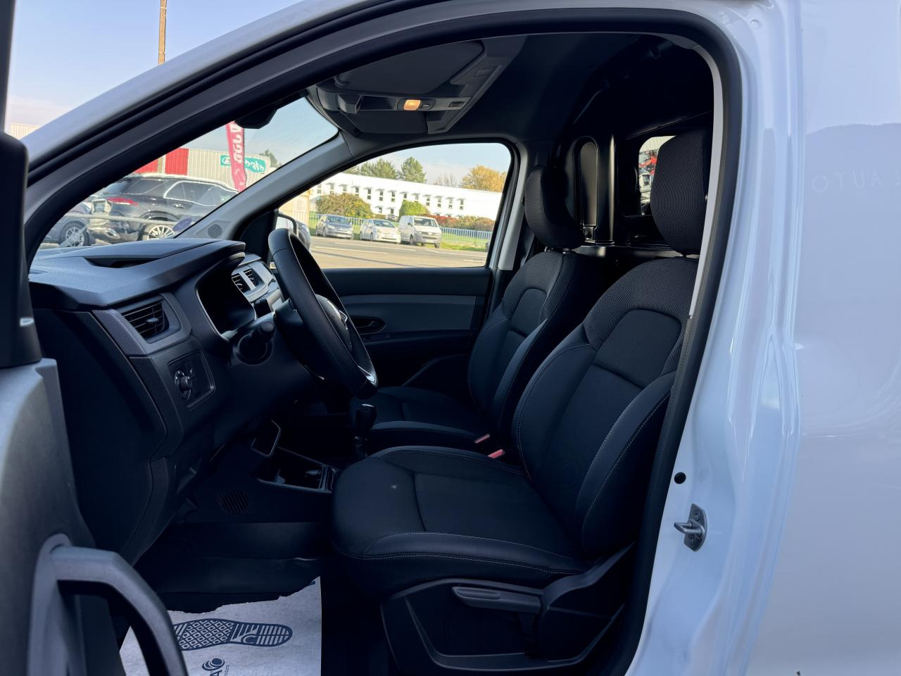 RENAULT EXPRESS 1.5 DCI 75CH CONFORT - כלי רכב מסחרי עם לוח: תמונה 4 RENAULT EXPRESS 1.5 DCI 75CH CONFORT - כלי רכב מסחרי עם לוח: תמונה 4