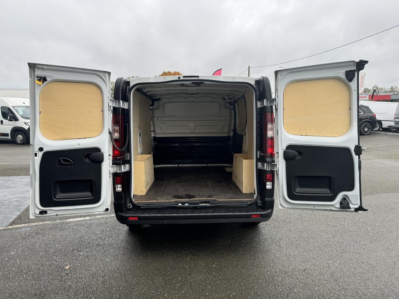 RENAULT TRAFIC L1H1 2.0 DCI 110CH FRIGORIFIQUE - כלי רכב מסחרי עם לוח: תמונה 3 RENAULT TRAFIC L1H1 2.0 DCI 110CH FRIGORIFIQUE - כלי רכב מסחרי עם לוח: תמונה 3