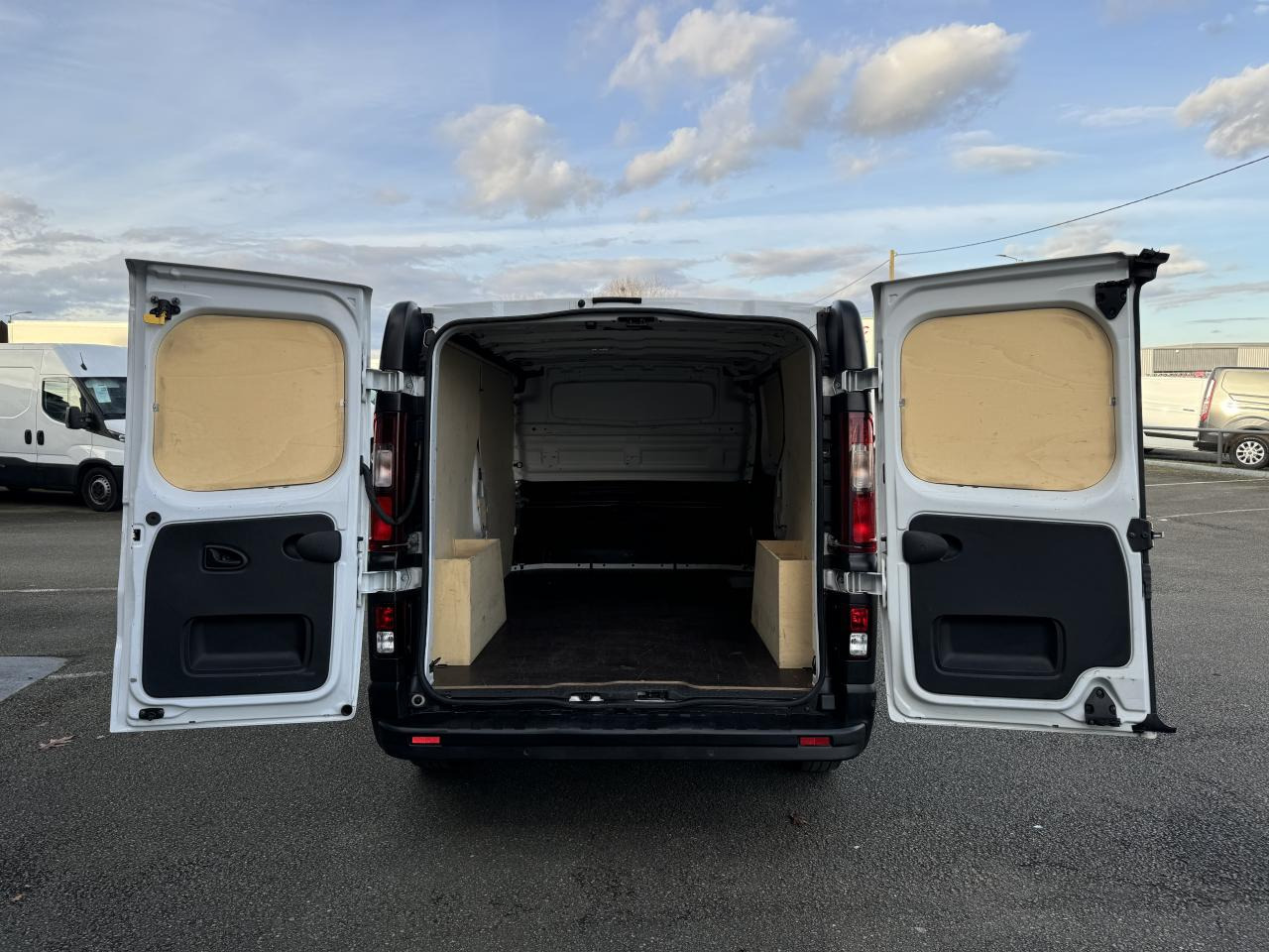 RENAULT TRAFIC L2H1 2.0 DCI 130CH GRAND CONFORT - כלי רכב מסחרי עם לוח: תמונה 3 RENAULT TRAFIC L2H1 2.0 DCI 130CH GRAND CONFORT - כלי רכב מסחרי עם לוח: תמונה 3