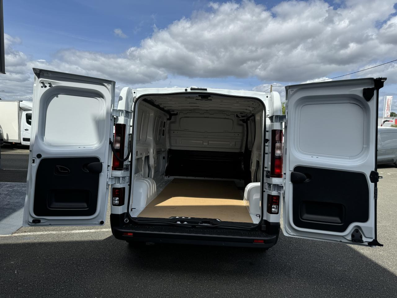 RENAULT Trafic L2H1 3000 Kg 2.0 Blue dCi - 170 2024 III FOURGON Fourgon Advance L2H1 PHASE 3 - כלי רכב מסחרי עם לוח: תמונה 4 RENAULT Trafic L2H1 3000 Kg 2.0 Blue dCi - 170 2024 III FOURGON Fourgon Advance L2H1 PHASE 3 - כלי רכב מסחרי עם לוח: תמונה 4