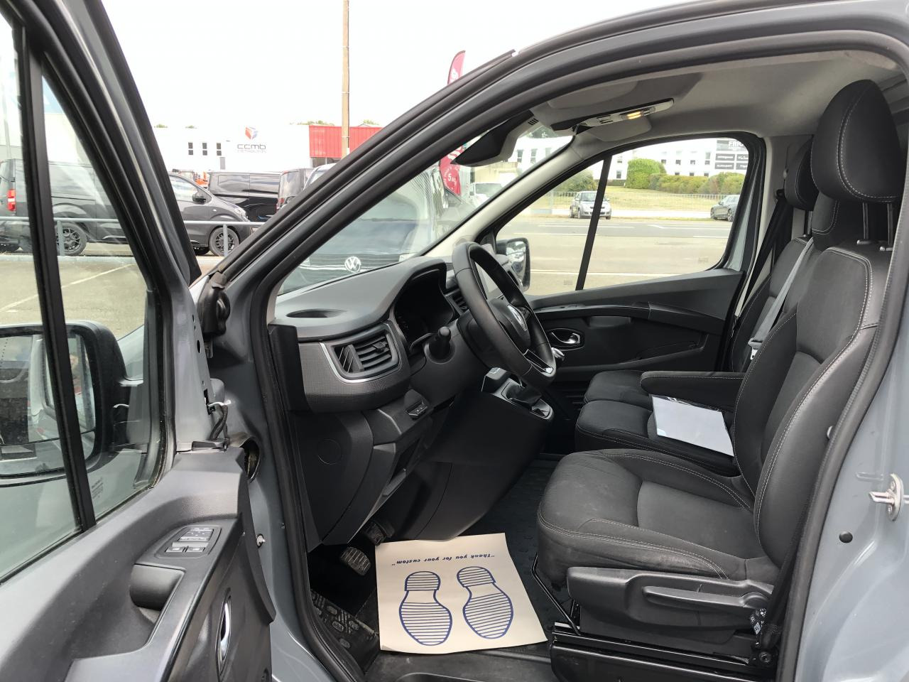 RENAULT trafic L1H1 2T8 2.0 BLUE DCI 130CH GRAND CONFORT KIT BOIS - כלי רכב מסחרי עם לוח: תמונה 4 RENAULT trafic L1H1 2T8 2.0 BLUE DCI 130CH GRAND CONFORT KIT BOIS - כלי רכב מסחרי עם לוח: תמונה 4