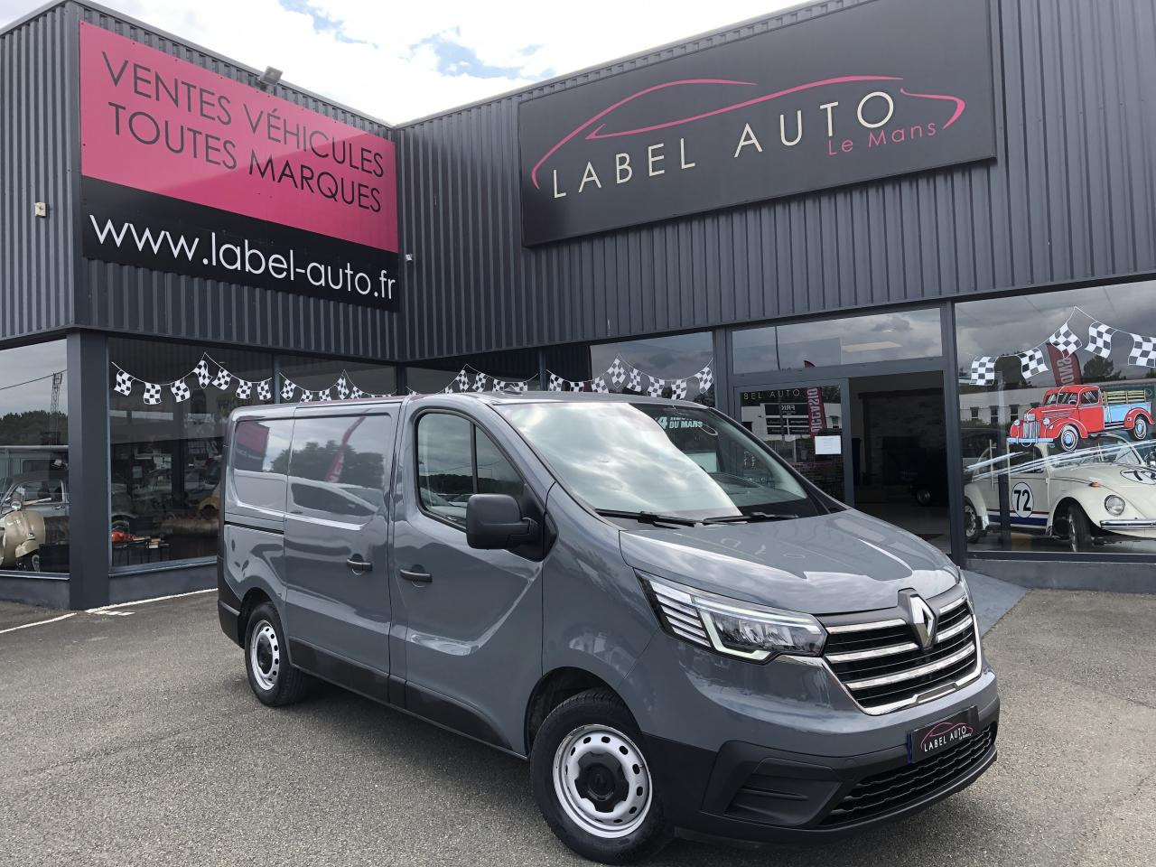 RENAULT trafic L1H1 2T8 2.0 BLUE DCI 130CH GRAND CONFORT KIT BOIS - כלי רכב מסחרי עם לוח: תמונה 1 RENAULT trafic L1H1 2T8 2.0 BLUE DCI 130CH GRAND CONFORT KIT BOIS - כלי רכב מסחרי עם לוח: תמונה 1