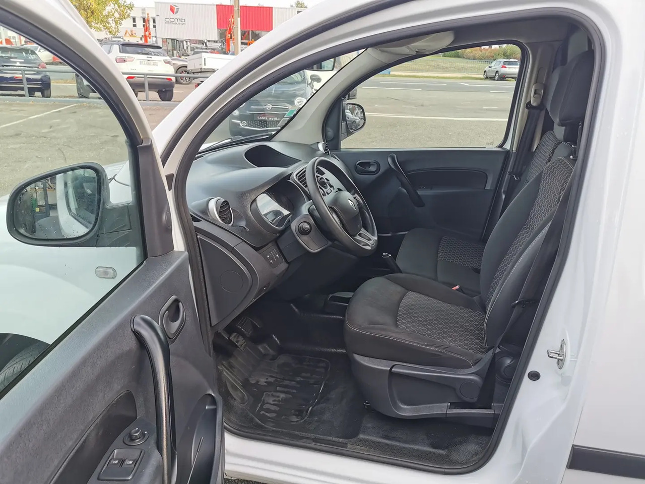 Renault Kangoo 1.5 BLUE DCI 80CH GRAND CONFORT 5CV - כלי רכב מסחרי עם לוח: תמונה 4 Renault Kangoo 1.5 BLUE DCI 80CH GRAND CONFORT 5CV - כלי רכב מסחרי עם לוח: תמונה 4