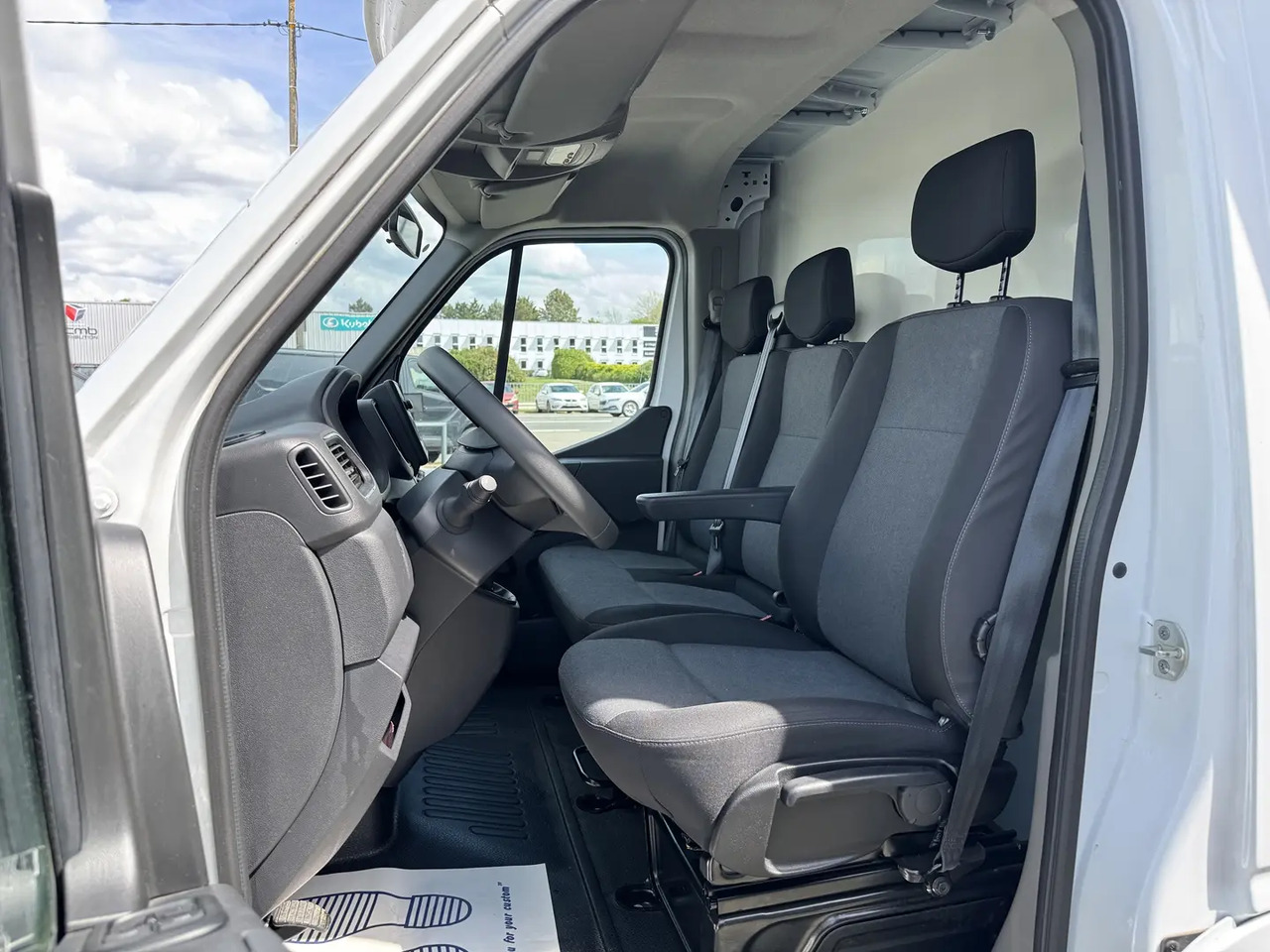 Renault Master F3500 L3H1 2.3 BLUE DCI 145CH CONFORT EUROVI - כלי רכב מסחרי עם תיבה: תמונה 5 Renault Master F3500 L3H1 2.3 BLUE DCI 145CH CONFORT EUROVI - כלי רכב מסחרי עם תיבה: תמונה 5