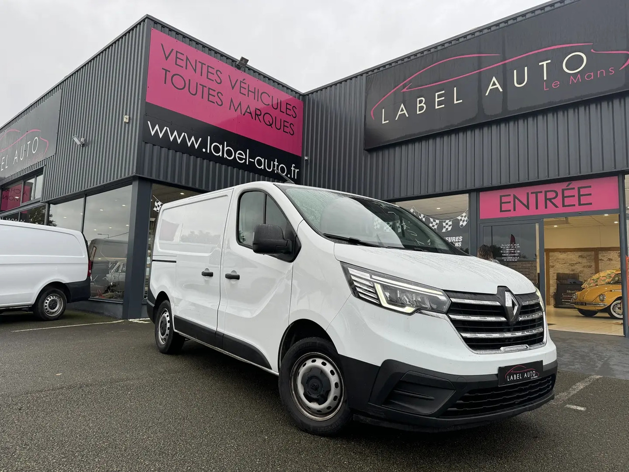 Renault Trafic L1H1 2T8 2.0 BLUE DCI 130CH GRAND CONFORT - כלי רכב מסחרי עם לוח: תמונה 1 Renault Trafic L1H1 2T8 2.0 BLUE DCI 130CH GRAND CONFORT - כלי רכב מסחרי עם לוח: תמונה 1