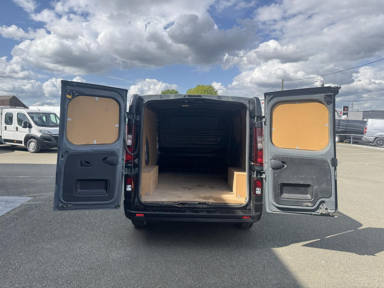 Renault Trafic L1H1 2T8 2.0 BLUE DCI 130CH GRAND CONFORT - כלי רכב מסחרי עם לוח: תמונה 3 Renault Trafic L1H1 2T8 2.0 BLUE DCI 130CH GRAND CONFORT - כלי רכב מסחרי עם לוח: תמונה 3