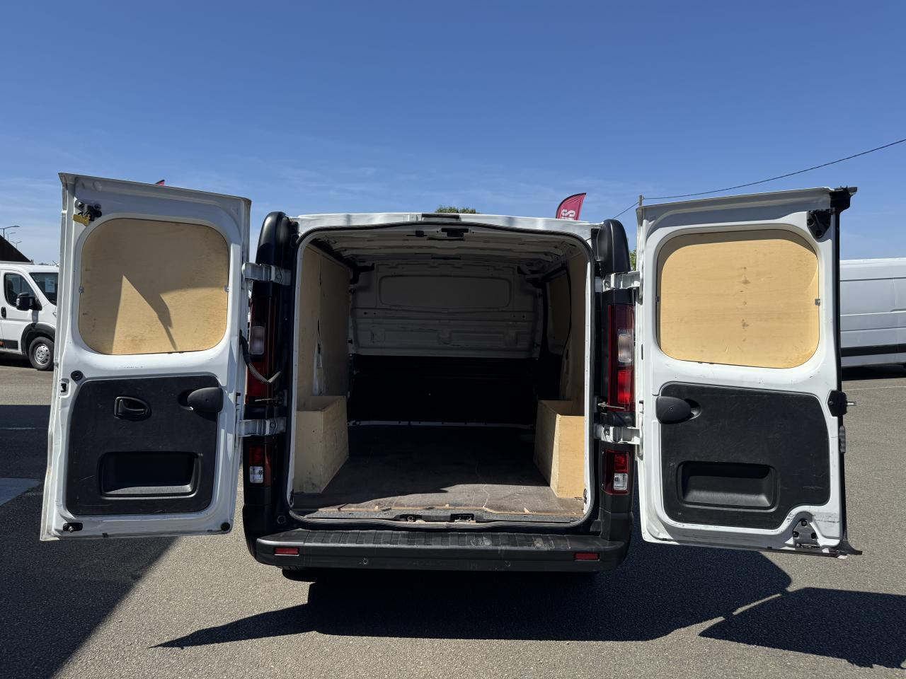Renault Trafic L1H1 2T8 2.0 BLUE DCI 130CH GRAND CONFORT - כלי רכב מסחרי עם לוח: תמונה 2 Renault Trafic L1H1 2T8 2.0 BLUE DCI 130CH GRAND CONFORT - כלי רכב מסחרי עם לוח: תמונה 2