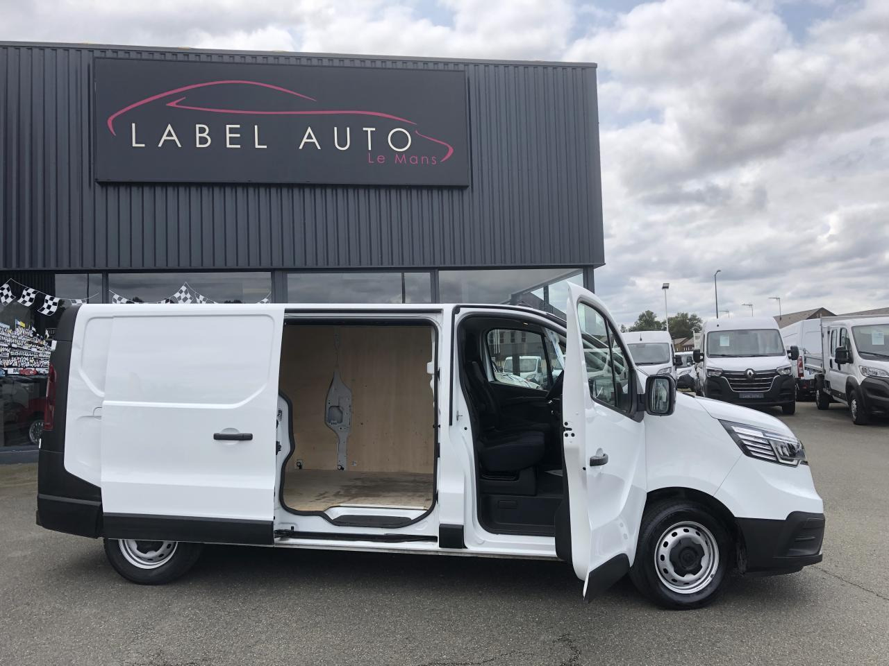 Renault Trafic L2H1 1200 Kg 2.0 Energy dCi - 145 - BV EDC III FOURGON Fourgon Confort L2H1 PHASE 2 - כלי רכב מסחרי קטן: תמונה 3 Renault Trafic L2H1 1200 Kg 2.0 Energy dCi - 145 - BV EDC III FOURGON Fourgon Confort L2H1 PHASE 2 - כלי רכב מסחרי קטן: תמונה 3