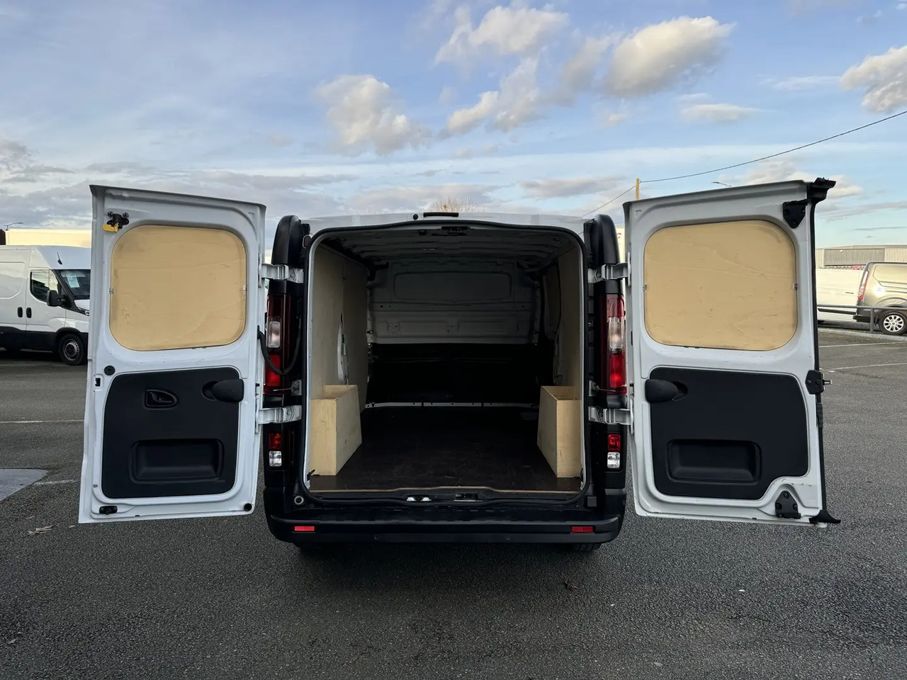 Renault Trafic L2H1 3T 2.0 BLUE DCI 130CH GRAND CONFORT - כלי רכב מסחרי עם לוח: תמונה 3 Renault Trafic L2H1 3T 2.0 BLUE DCI 130CH GRAND CONFORT - כלי רכב מסחרי עם לוח: תמונה 3