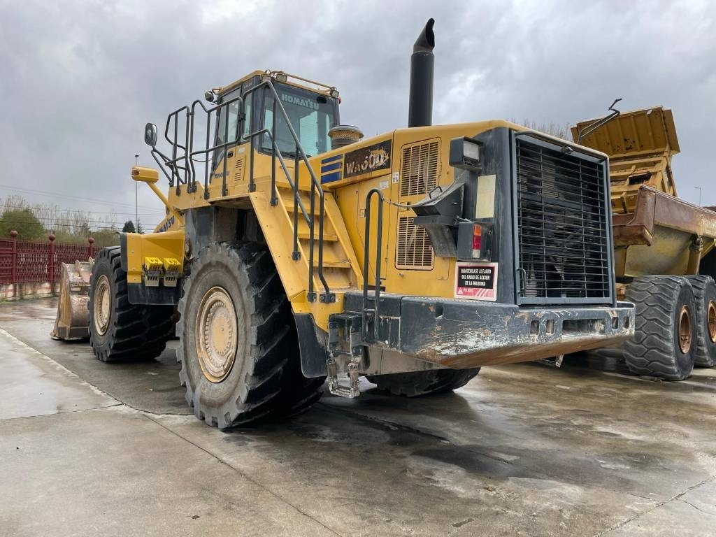 Komatsu WA 600-6 - מעמיס גלגלים: תמונה 1 Komatsu WA 600-6 - מעמיס גלגלים: תמונה 1