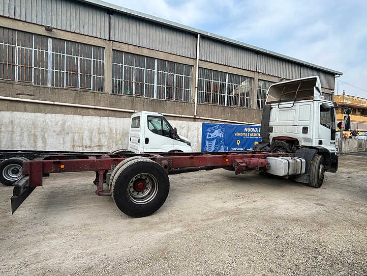 Eurocargo 180e28 - משאית עם שלדת תא: תמונה 4 Eurocargo 180e28 - משאית עם שלדת תא: תמונה 4