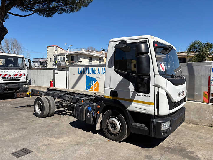 Eurocargo 80el19 - משאית עם שלדת תא: תמונה 1 Eurocargo 80el19 - משאית עם שלדת תא: תמונה 1
