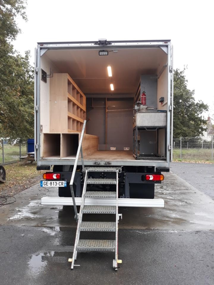 Renault D 13 HIGH K P4X2 280CV Double cabine 6 places - משאית תיבה: תמונה 5 Renault D 13 HIGH K P4X2 280CV Double cabine 6 places - משאית תיבה: תמונה 5