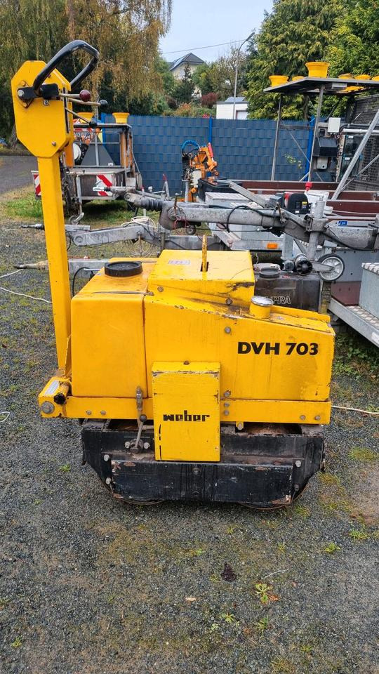 DVH 701 Weber Walze Glattmantel Walze Rüttelwalze Dublex Vibrationswalze Rüttelplatte Strassenwalze Plattenverdichter DVH 603 - מיני רולר: תמונה 1 DVH 701 Weber Walze Glattmantel Walze Rüttelwalze Dublex Vibrationswalze Rüttelplatte Strassenwalze Plattenverdichter DVH 603 - מיני רולר: תמונה 1